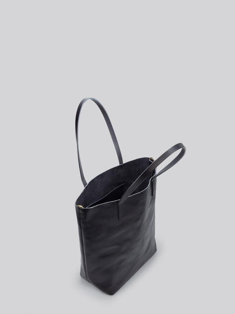 A plain non mainstream designer, non high street timeless tote?