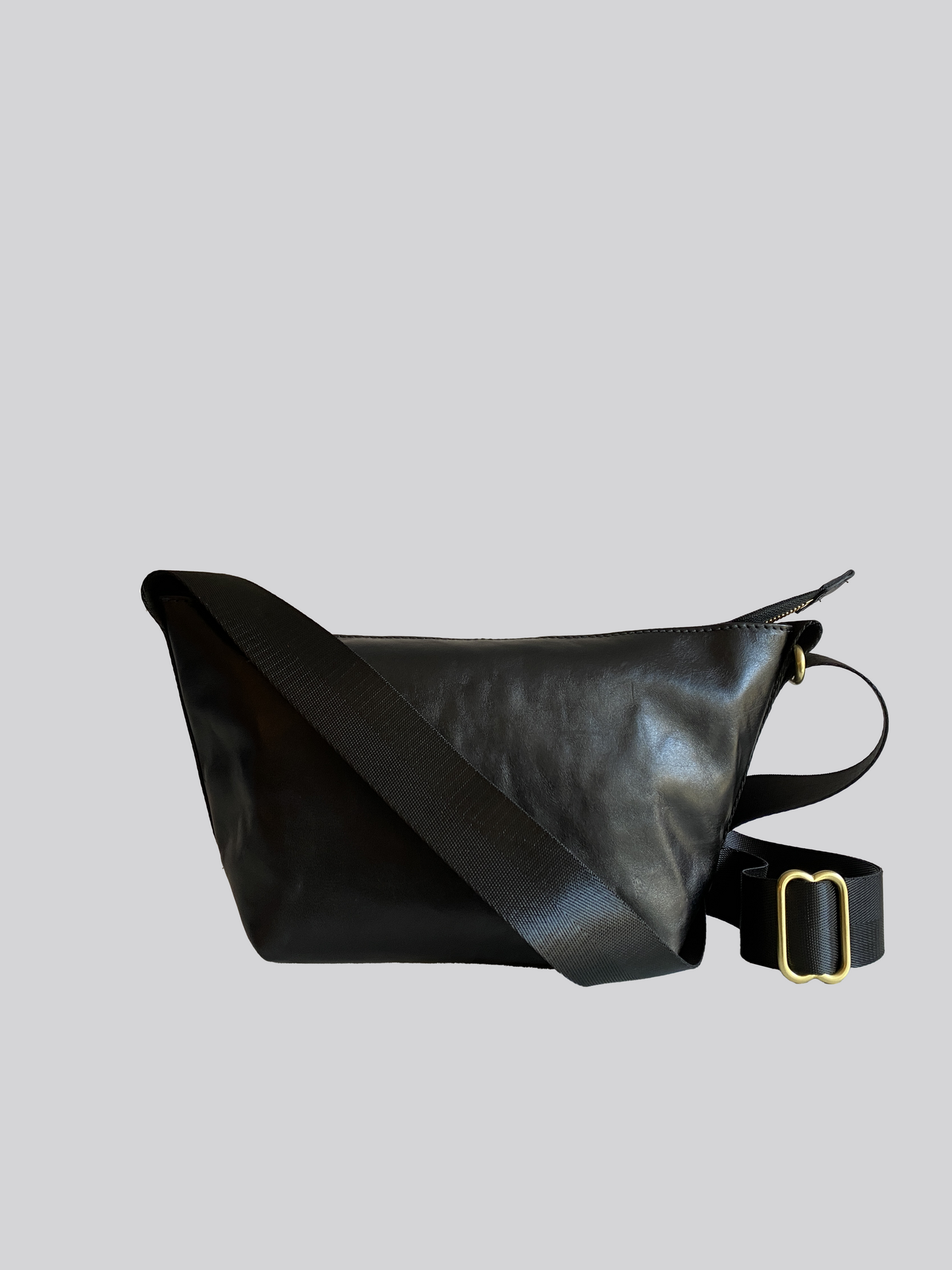 A5 - Shiny Black}