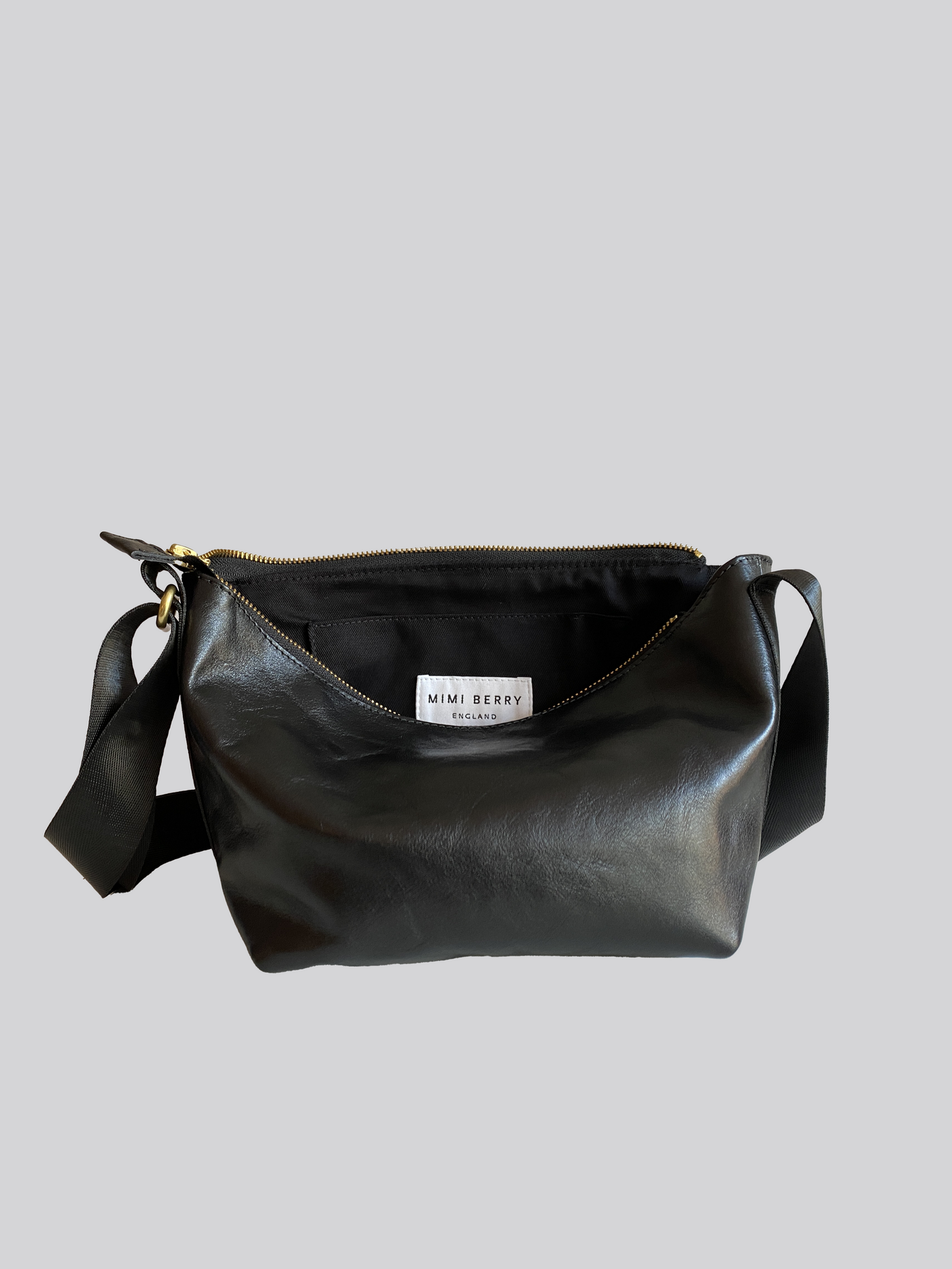 A5 - Shiny Black}