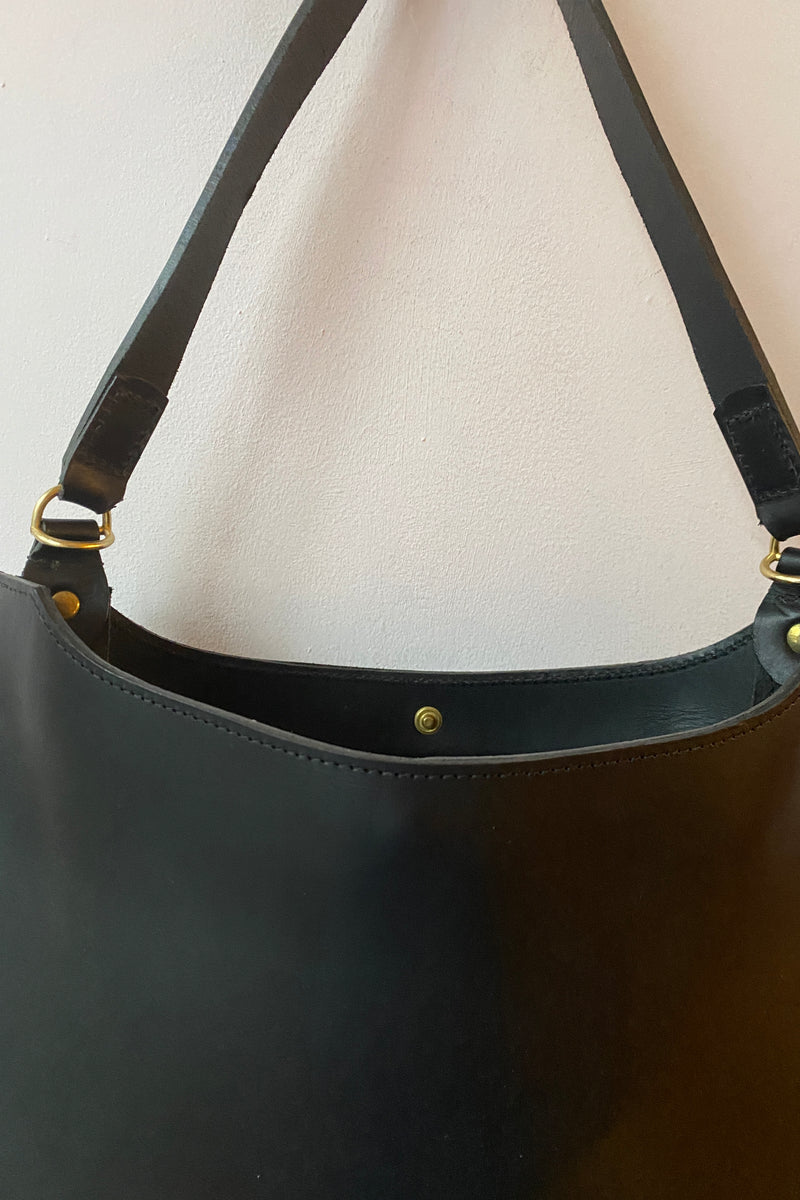 052 Russet - Black