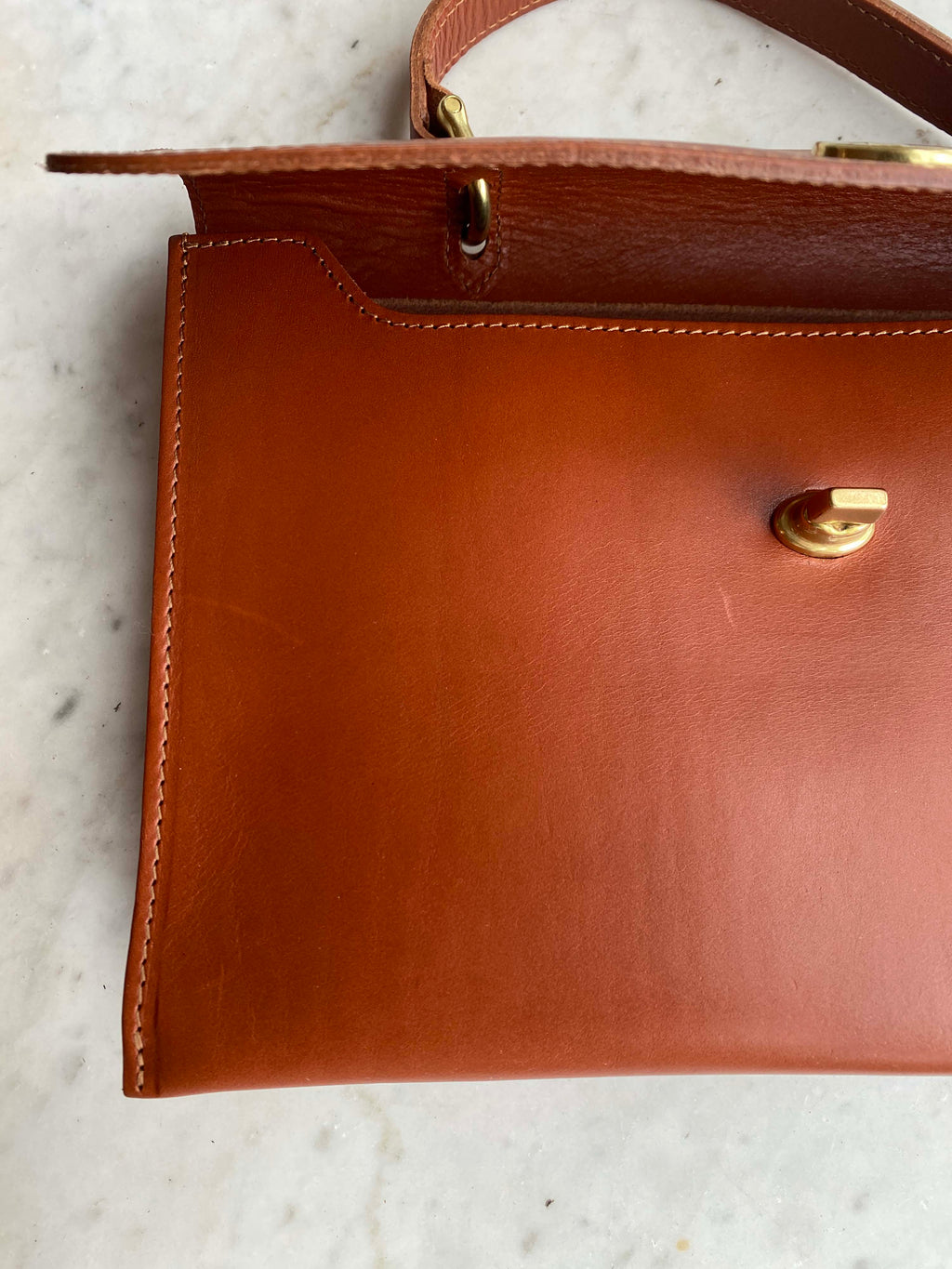 Hebe - Chestnut - Slight Scratch