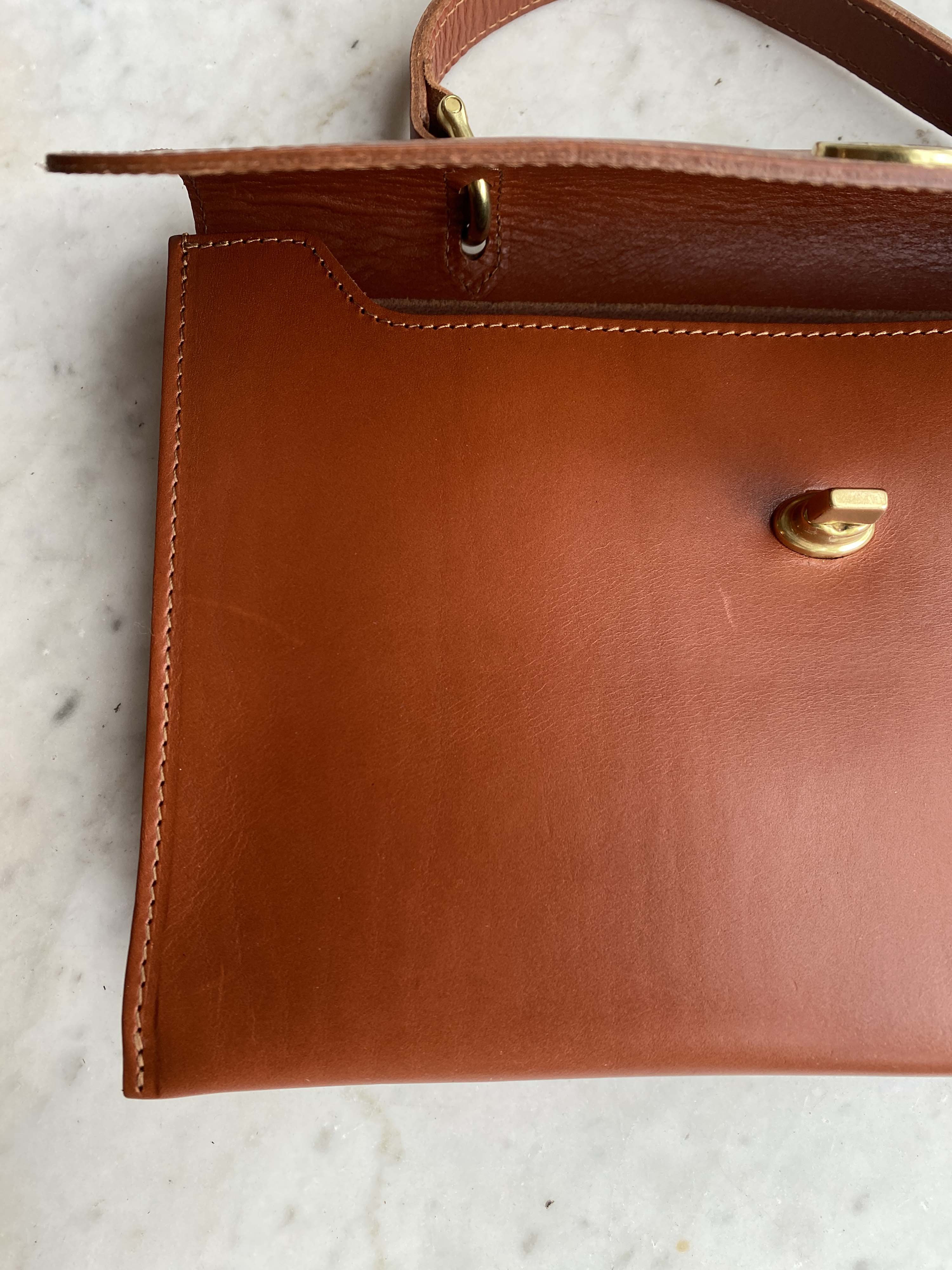 Hebe - Chestnut - Slight Scratch