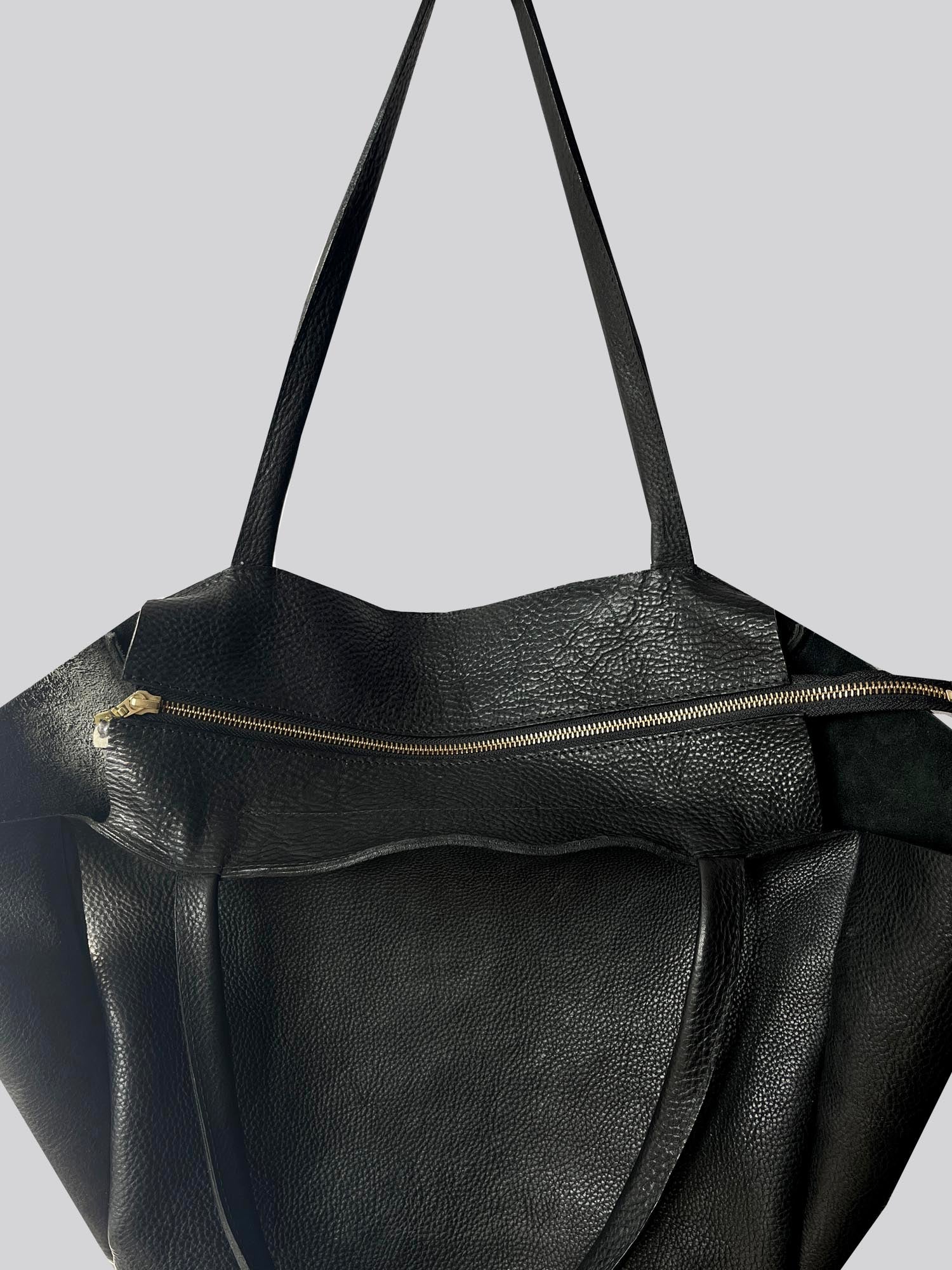 Gala - Shiny Grainy Black - Studio Sample