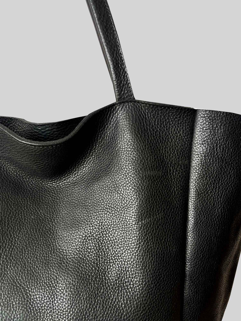 Gala - Shiny Grainy Black - Studio Sample