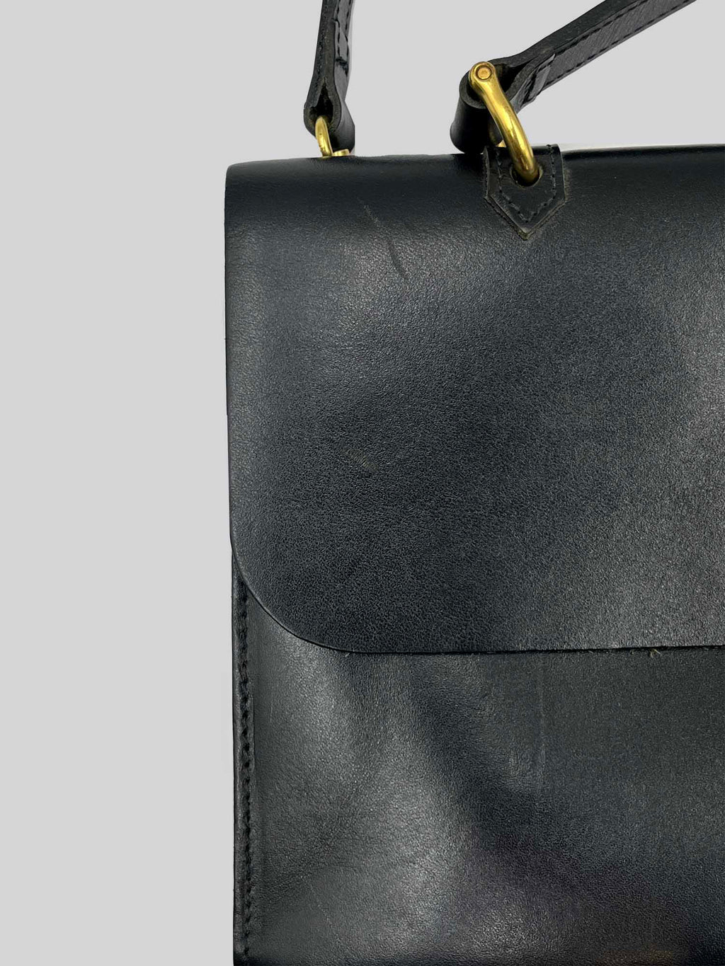 Hebe - Shiny Black - Single Flap - Scratches